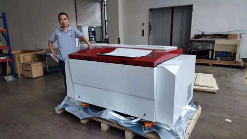 أحدث حالة شركة حول قامت شركة Adhesol في تشيلي بتركيب جهاز EcooSetter T400E واحد لطباعة الملصقات ذاتية اللصق