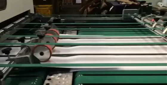 ورقة عالية السرعة من الورق المقوى والقطع مع الحز والتشذيب