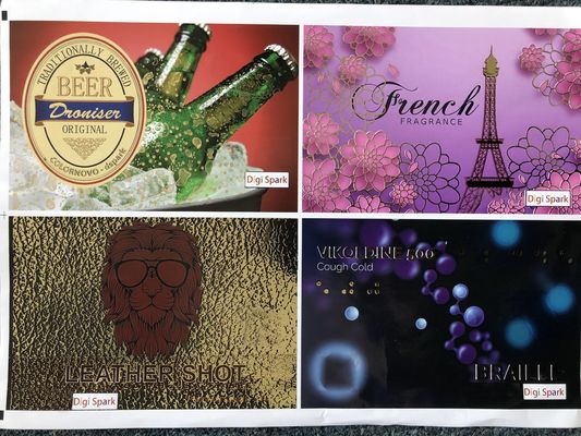 آلة تزيين الملصقات الرقمية الأوتوماتيكية بختم الرقائق والطباعة بالورنيش