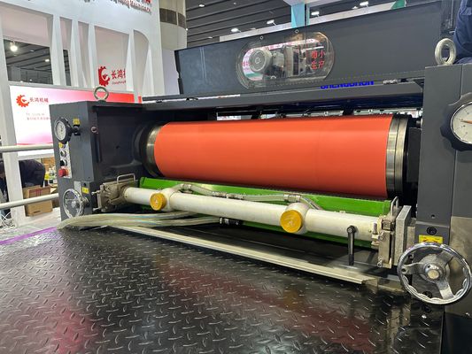 سرعة عالية 9500 ورقة / ساعة آلة طلاء الأشعة فوق البنفسجية مع 720x1050mm الحجم الأقصى الطلاء لقاعدة المياه واللوانش الأشعة فوق البنفسجية