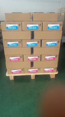 حبر طباعة أوفست على أساس المذيب الأحمر ECOO-INK-F مع مدة صلاحية 3 سنوات في 1 أو 2.5 كجم / علبة و 6 علب / علبة