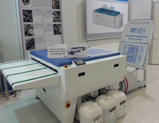 0.15-0.4mm معالجات صفيحة CTP قابلة للتعديل في السرعة آلة تطوير الشكل الواسع
