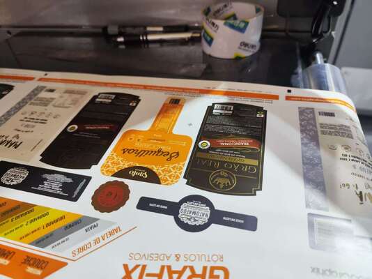 آلة الطباعة الرقمية الدوارة للأشعة فوق البنفسجية والطلاء البارد