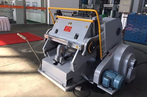 آلة قطع القوالب شبه الأوتوماتيكية 5.5KW 22s لكل دقيقة بدون تجريد