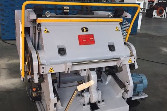 1040 × 720 مم 5.5KW 22s / Min آلة قطع وختم الرقائق المعدنية
