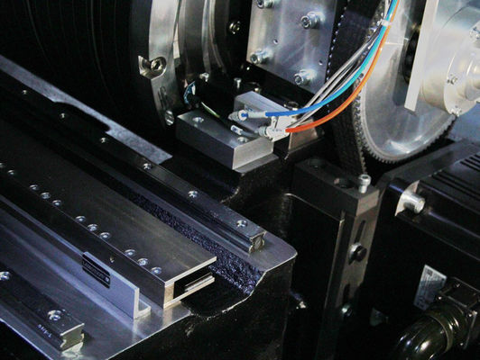 آلة تصنيع الألواح الحرارية الأوتوماتيكية ذات الكفاءة العالية 55pph