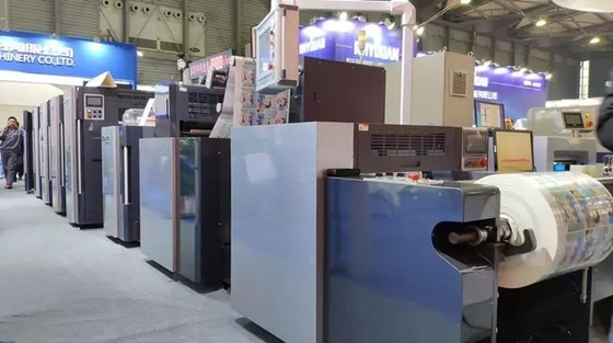 680mm عرض الويب آلة طباعة الملصقات آلة طباعة الأوفست الدوارة الأوتوماتيكية