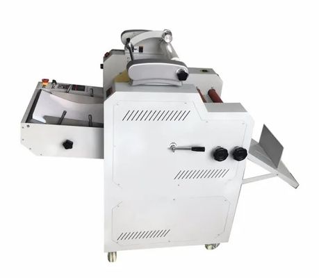 ماكينة تغليف فلوت أوتوماتيكية 25 م / دقيقة 3900 وات مع قاطع تشذيب